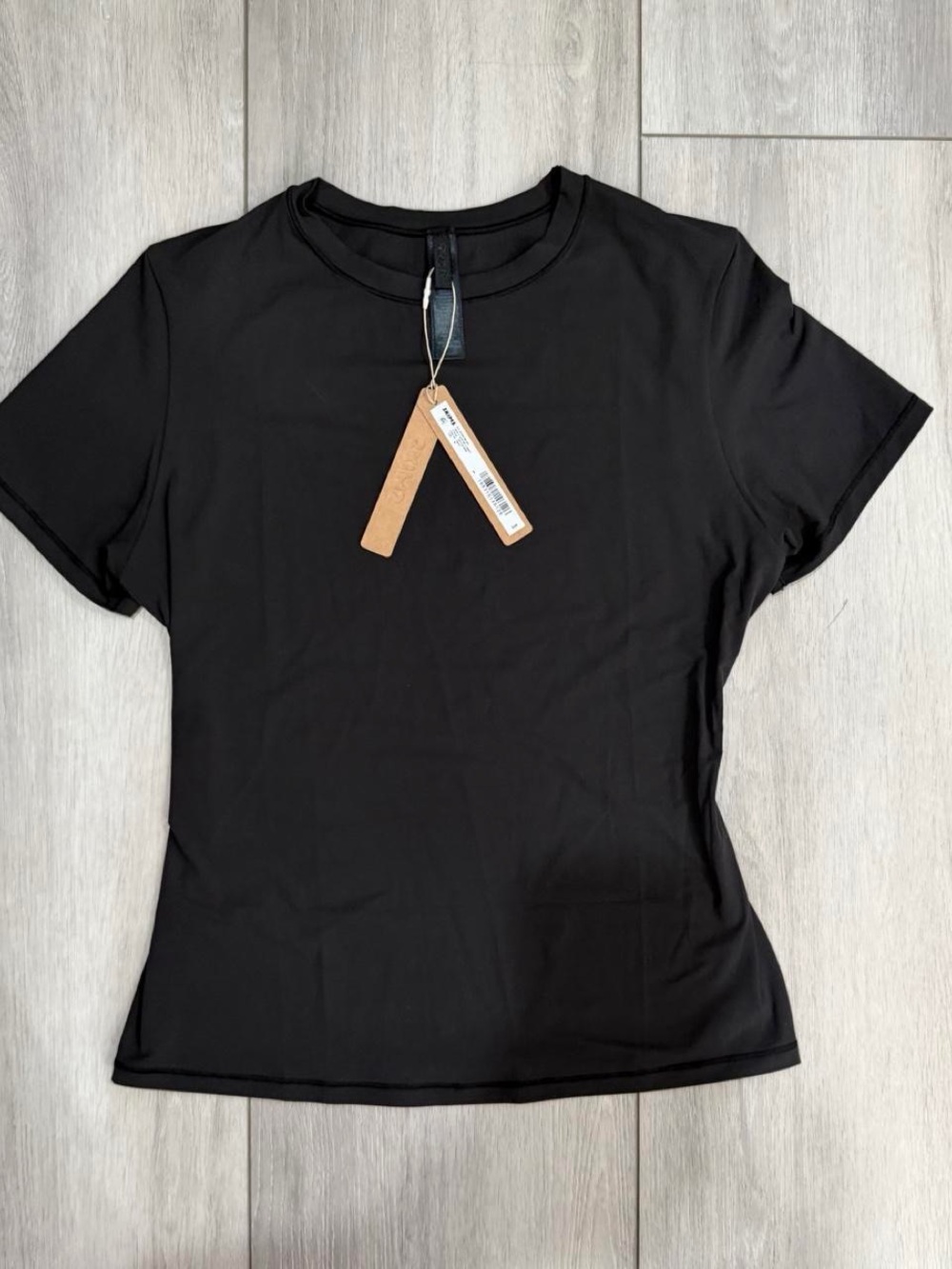 SKIMS Fits Everybody Short Sleeves Tee in Black  —  Size M - Picture 4 of 6